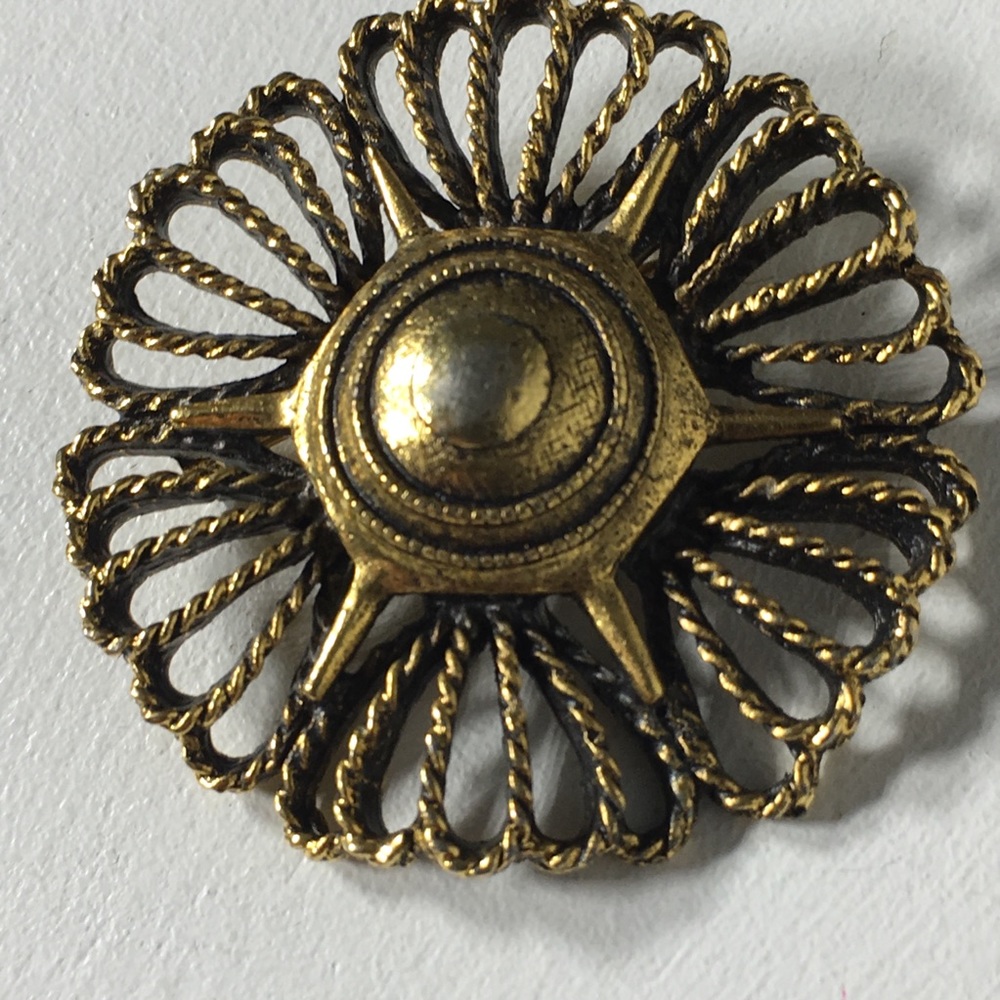 Vintage Gold Tone Flower Rope Petal Brooch/Pin